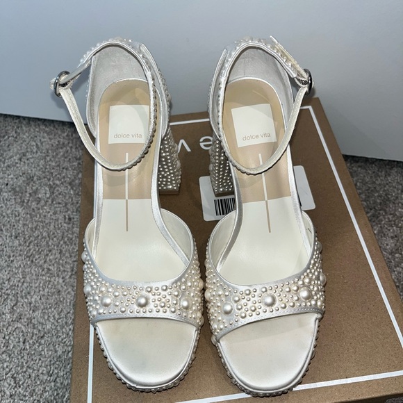 Dolce Vita White Heels Elegant Shoes - Picture 3 of 10